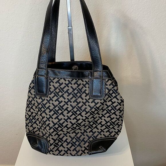 Tommy Hilfige Monogram Shoulder Bag - Picture 5 of 8